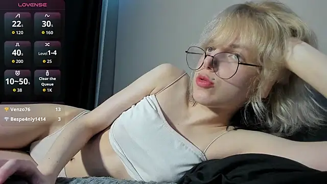 Snapshot of _Rene_Yolker_ chatting on July 2026 08:15:01 PM Rene Yolker online show from July 2026 08:15:01 PM