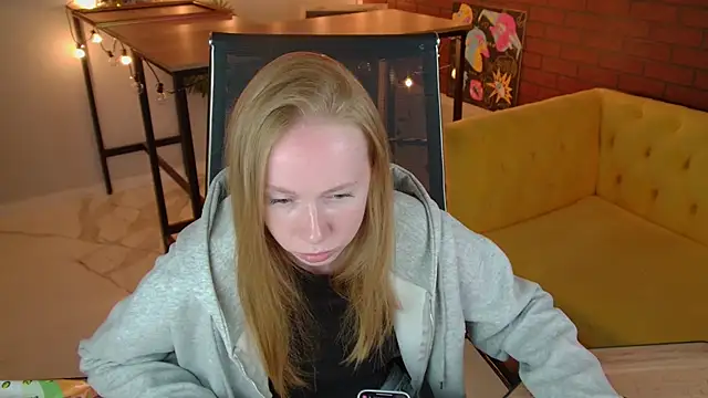 BellaRosewood online show from June 2026 05:25:01 AM