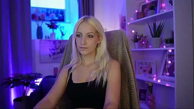 Snapshot of Lucy_Cutie_ chatting on July 2026 06:16:02 PM Lucy Cutie online show from July 2026 06:16:02 PM