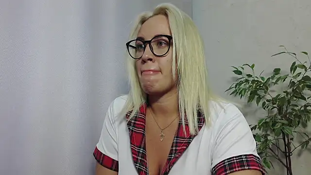 Snapshot of MariaTravel chatting on July 2026 01:30:01 PM MariaTravel online show from July 2026 01:30:01 PM