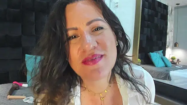 Snapshot of CharlotteG_ chatting on July 2026 06:20:01 PM CharlotteG online show from July 2026 06:20:01 PM