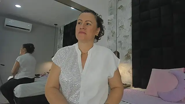 Snapshot of CharlotteG_ chatting on July 2026 01:04:02 PM CharlotteG online show from July 2026 01:04:02 PM