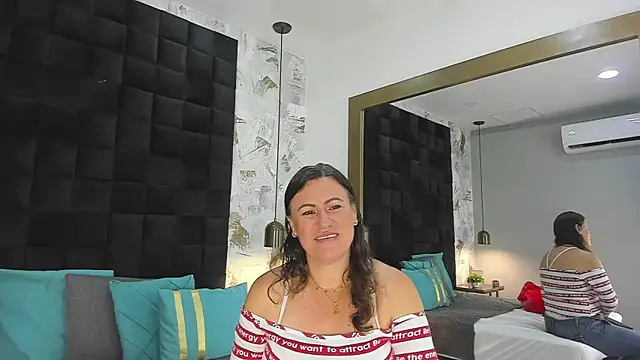 Snapshot of CharlotteG_ chatting on July 2026 01:32:01 PM CharlotteG online show from July 2026 01:32:01 PM