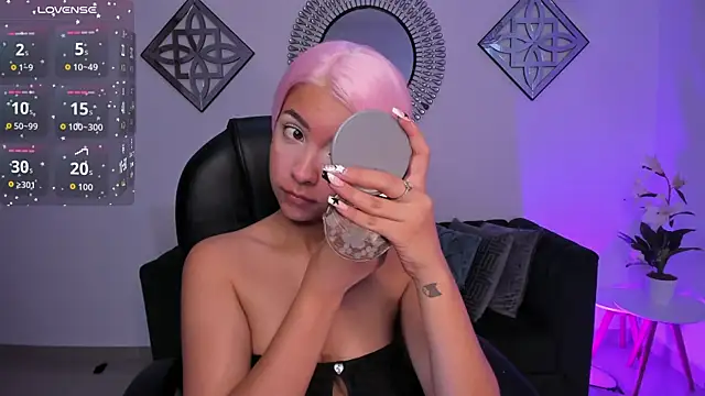 Honeyy Taylor online show from August 2026 11:49:02 AM