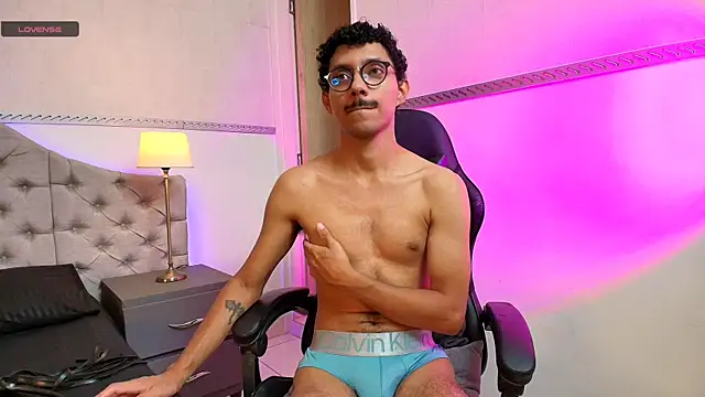 Snapshot of Twunk_miguel chatting on July 2026 03:28:02 AM Twunk miguel online show from July 2026 03:28:02 AM