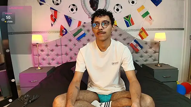 Snapshot of Twunk_miguel chatting on July 2026 03:00:02 AM Twunk miguel online show from July 2026 03:00:02 AM