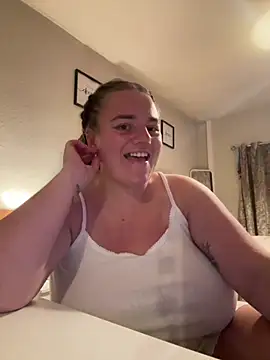 Snapshot of Bustygem_ chatting on June 2026 09:10:02 PM Bustygem online show from June 2026 09:10:02 PM