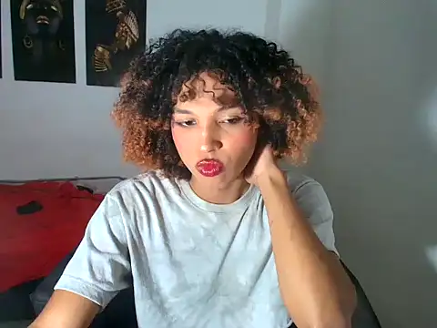 Snapshot of Elianisbigcock chatting on June 2026 04:07:02 AM Elianisbigcock online show from June 2026 04:07:02 AM