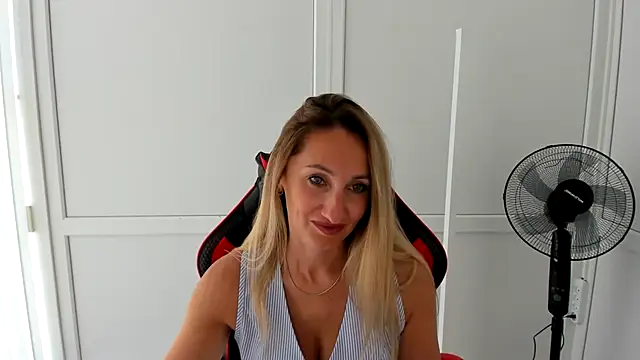 LilyDreamm online show from June 2026 06:33:01 AM