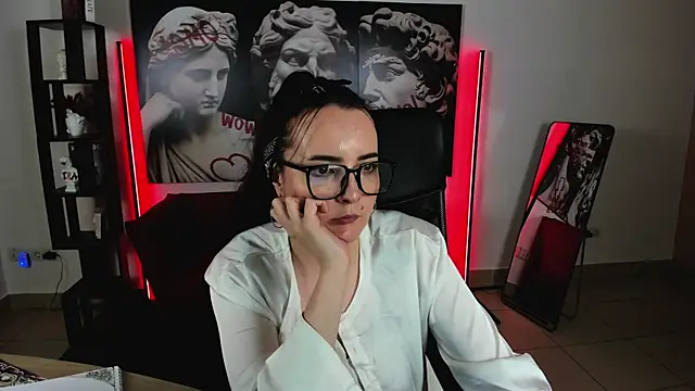 TiffanysGlow online show from June 2026 01:49:01 PM