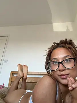 prettypeachyxx online show from June 2026 06:03:01 PM