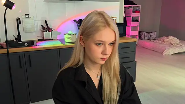 Snapshot of MichelleMargiela chatting on July 2026 08:15:02 AM MichelleMargiela online show from July 2026 08:15:02 AM