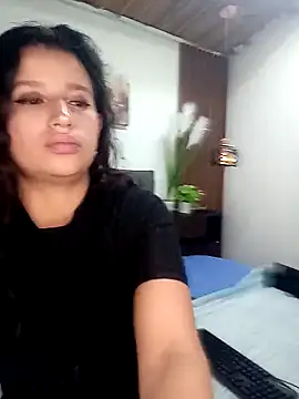 Snapshot of victorialuxe_ chatting on June 2026 02:49:01 AM victorialuxe online show from June 2026 02:49:01 AM