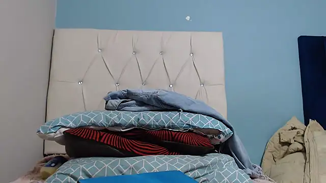 ShamilCruzXx online show from July 2026 06:43:02 AM