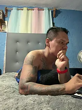 Snapshot of LatinoLeones chatting on August 2026 04:39:01 AM LatinoLeones online show from August 2026 04:39:01 AM