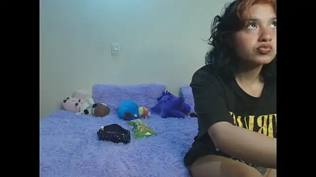 Snapshot of Sara_lve1 chatting on June 2026 03:48:01 AM Sara lve1 online show from June 2026 03:48:01 AM