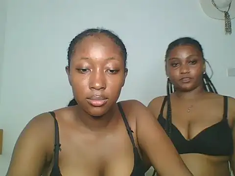 Snapshot of thickminah chatting on June 2026 04:48:01 PM thickminah online show from June 2026 04:48:01 PM
