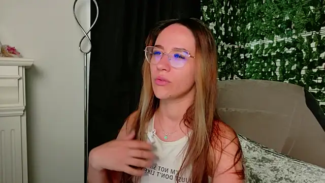 Nicole Bliss online show from July 2026 05:15:02 AM