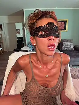 SuuWhite online show from July 2026 12:55:01 PM