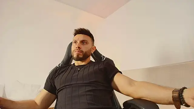 Mateo Vega  online show from June 2026 04:00:02 AM