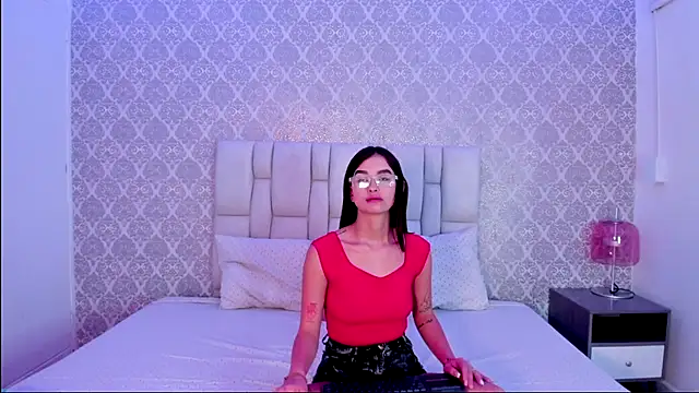 Snapshot of giana_bravoo chatting on June 2026 02:15:02 PM giana bravoo online show from June 2026 02:15:02 PM
