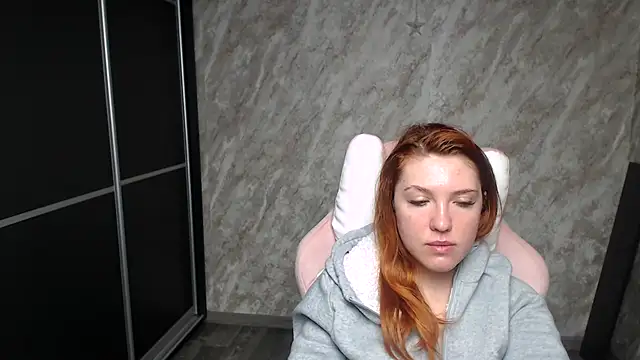 Reginasmilee online show from February 2026 12:24:01 PM