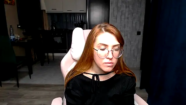 Reginasmilee online show from November 2025 01:15:02 PM