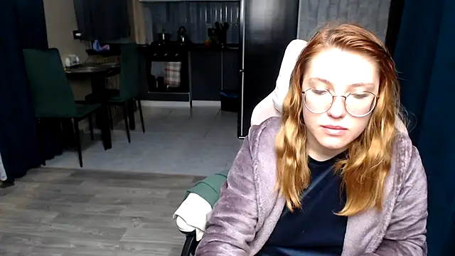 Reginasmilee online show from November 2025 02:39:01 AM