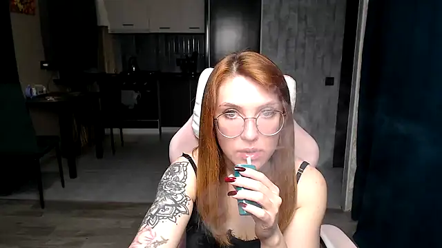 Reginasmilee online show from November 2025 01:55:01 PM