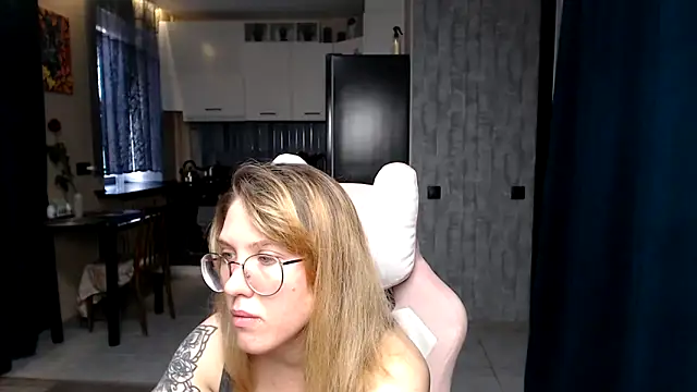 Reginasmilee online show from September 2025 05:47:01 AM