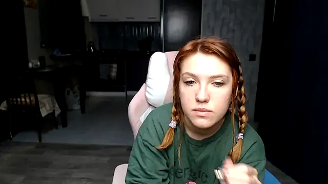Reginasmilee online show from October 2025 11:24:02 PM