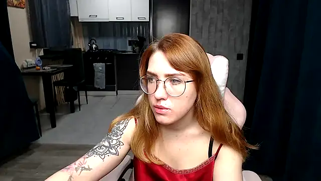 Reginasmilee online show from November 2025 01:37:02 AM