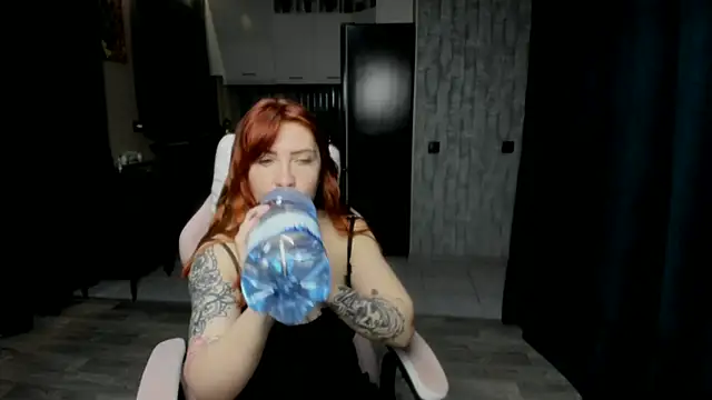 Reginasmilee online show from December 2025 01:39:02 AM