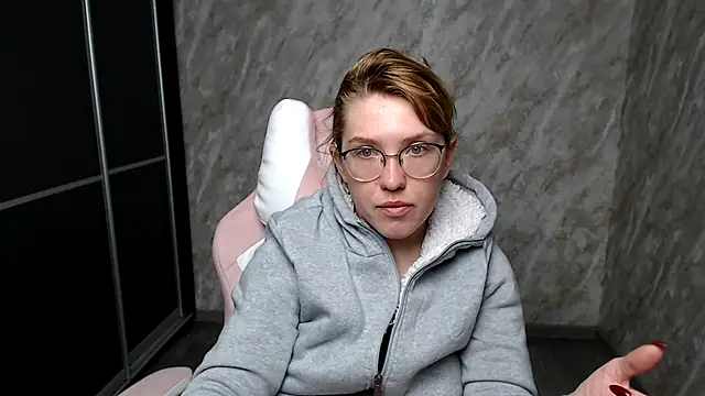 Reginasmilee online show from March 2025 03:44:02 AM