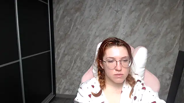 Reginasmilee online show from February 2026 03:20:01 AM