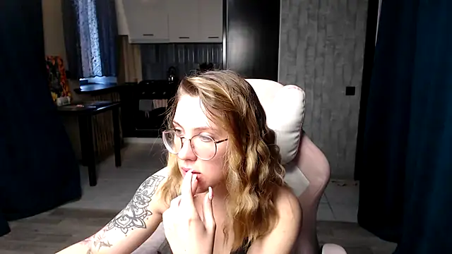 Reginasmilee online show from September 2025 04:45:01 AM