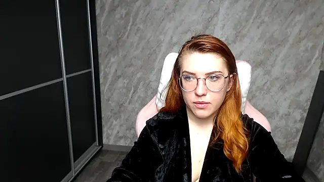 Reginasmilee online show from February 2026 03:51:01 AM