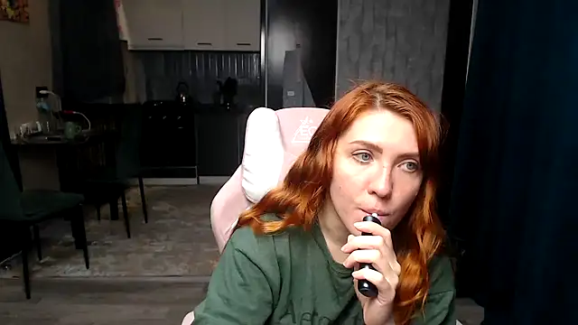 Reginasmilee online show from April 2026 02:40:01 AM