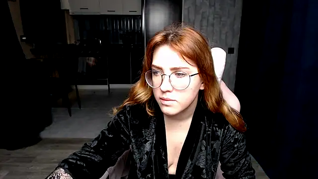 Reginasmilee online show from November 2025 01:50:01 AM