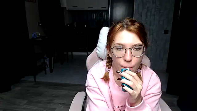 Reginasmilee online show from November 2025 12:26:02 AM