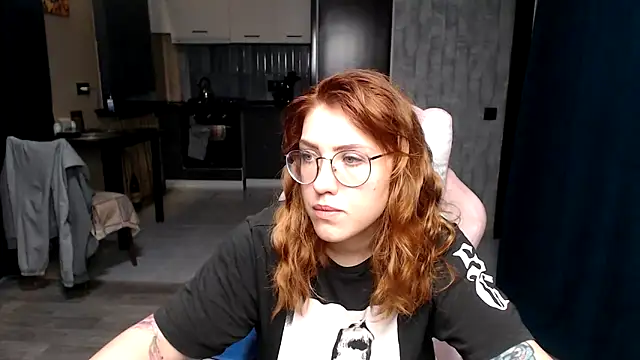 Reginasmilee online show from October 2025 11:27:02 PM