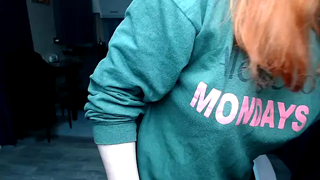 Reginasmilee online show from December 2025 12:33:02 AM