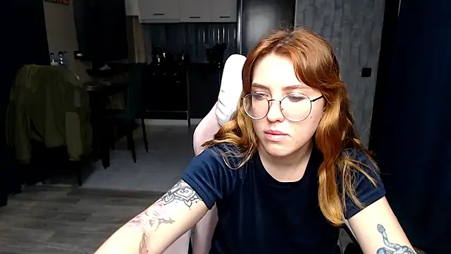 Reginasmilee online show from November 2025 01:20:01 AM