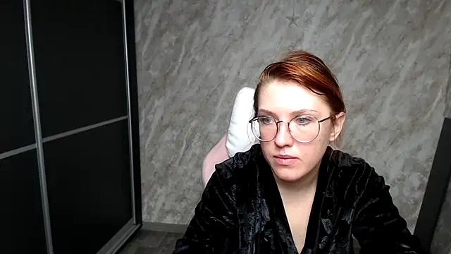 Reginasmilee online show from February 2026 04:01:02 AM