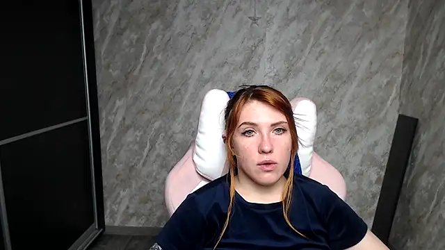 Reginasmilee online show from March 2026 05:40:02 PM