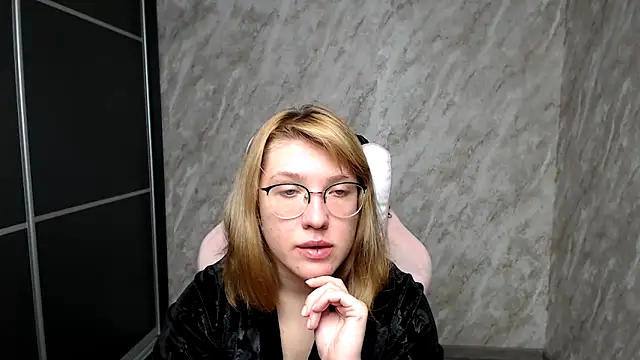 Reginasmilee online show from March 2025 09:05:01 AM