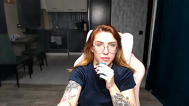 Reginasmilee online show from November 2025 12:47:02 AM