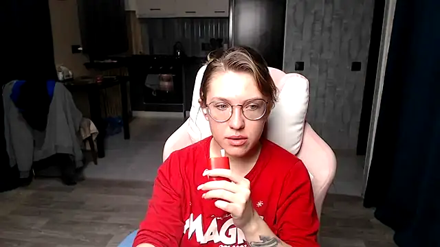 Reginasmilee online show from September 2025 11:43:02 PM