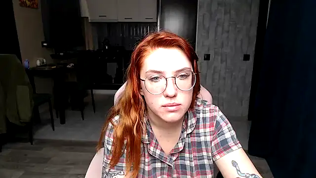 Reginasmilee online show from December 2025 12:43:01 AM