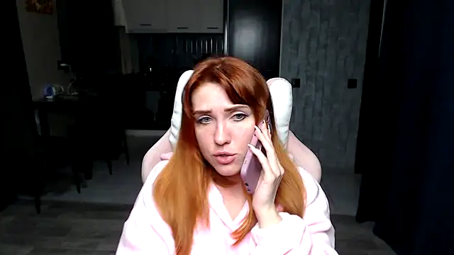 Reginasmilee online show from December 2025 12:59:02 PM